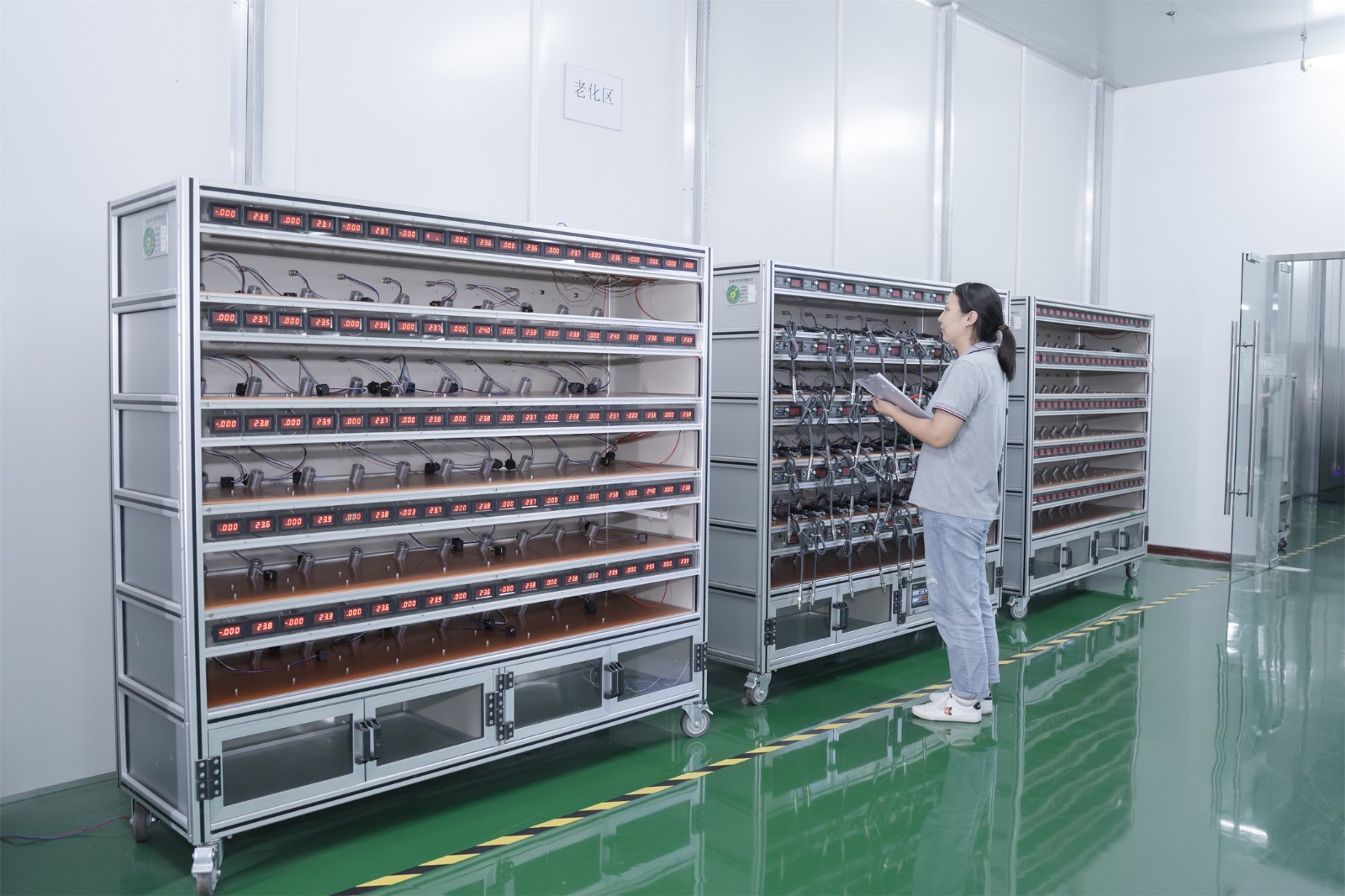 NOx sensor aging cabinet